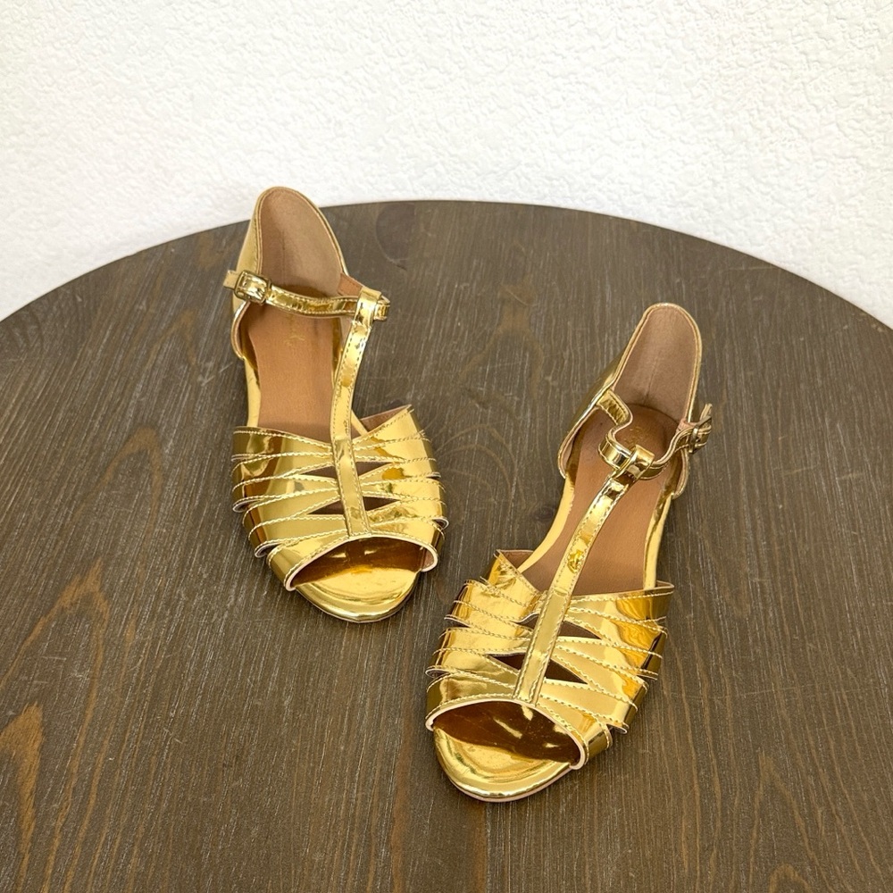Qupid • Gold Gladiator Elegant Monochrome Strappy Peep Toe Flat Sandals